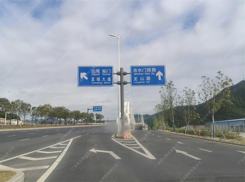 商友照明标志杆、标志牌助力深汕合作区道路工�E�徏�? width=